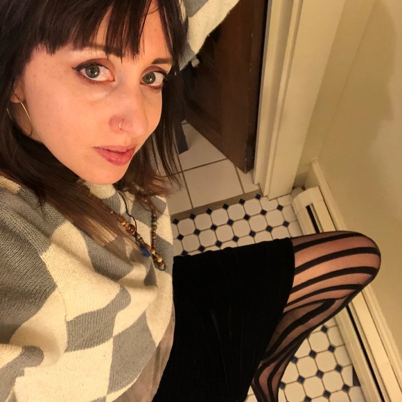 Meet your Posher, Christine - Picture 1 of 6